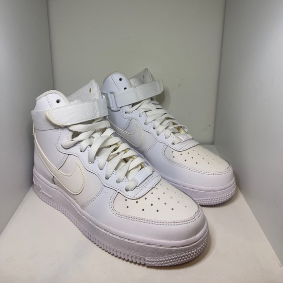 AIR FORCE 1 (HIGH). - Picture 2 of 5